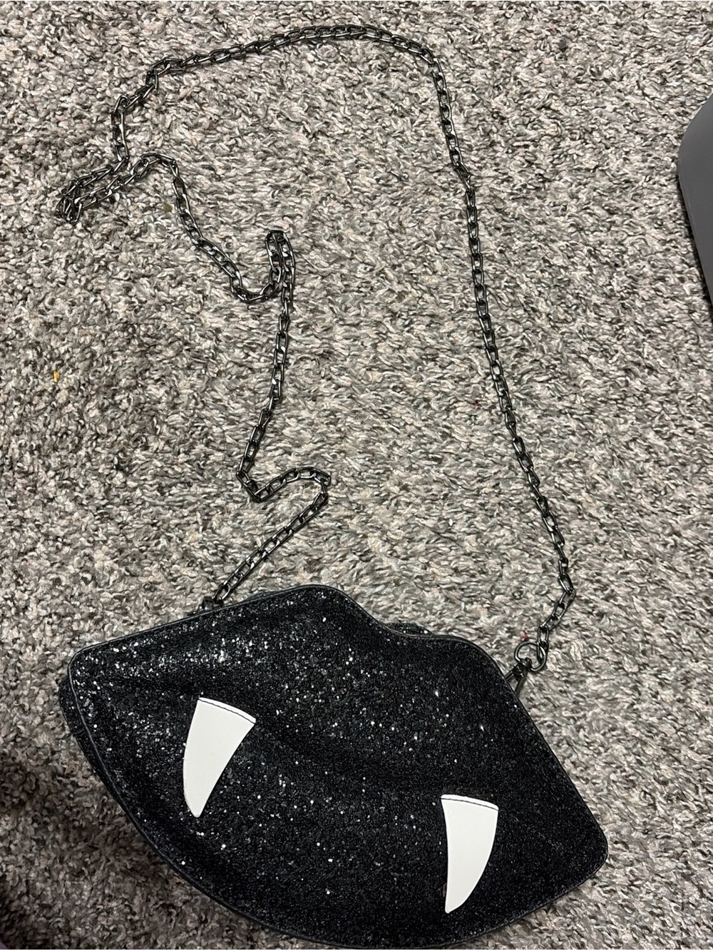 SHEIN Black Glitter Lip-Shaped Crossbody Bag with White Accents